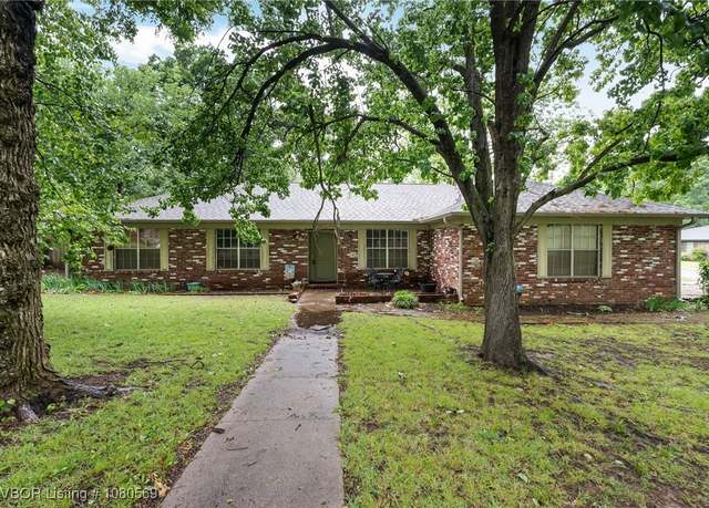 Property at 1814 S 72nd St, Fort Smith, AR 72903, 3 beds, 2 baths