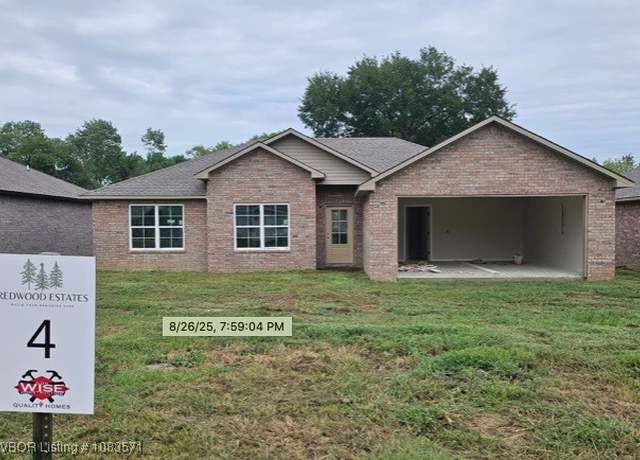 Property at 402 N Dogwood Ave, Sallisaw, OK 74955, 3 beds, 2 baths