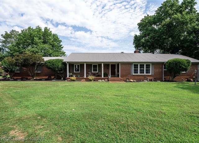 Property at 202 Orville Ave, Poteau, OK 74953, 3 beds, 2 baths