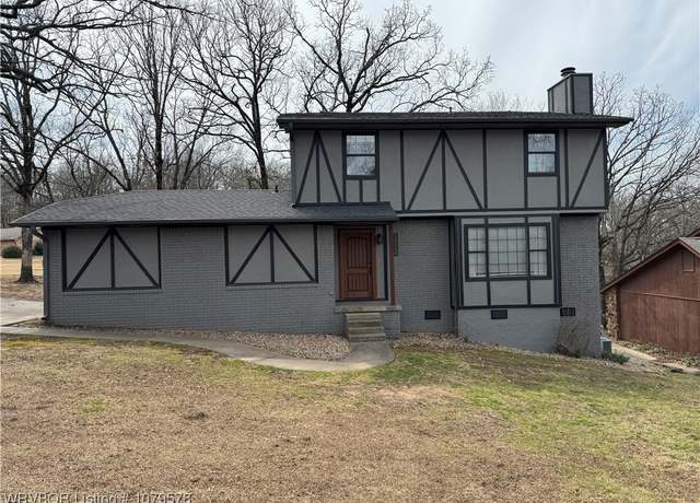 Property at 1722 Prestwick Dr, Fort Smith, AR 72908, 3 beds, 2.5 baths
