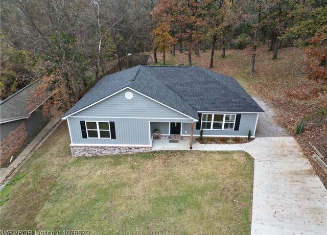 Property at 1105 N 21st St, Van Buren, AR 72956, 3 beds, 2 baths