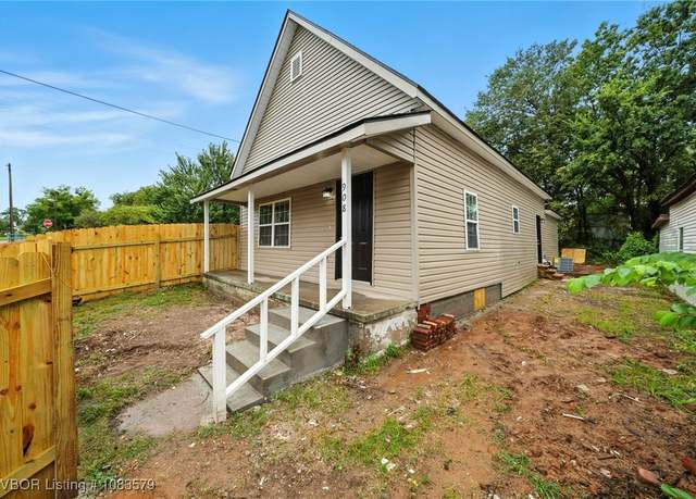 Property at 908 J St, Fort Smith, AR 72901, 3 beds, 2 baths