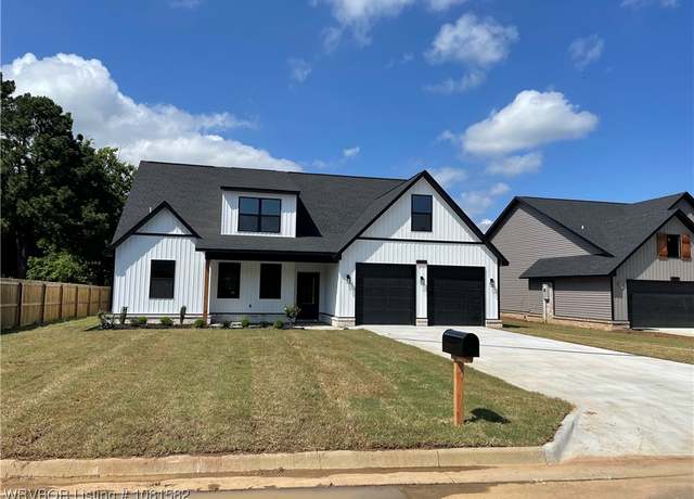 Property at 3005 Fairway Ln, Fort Smith, AR 72908, 3 beds, 2 baths