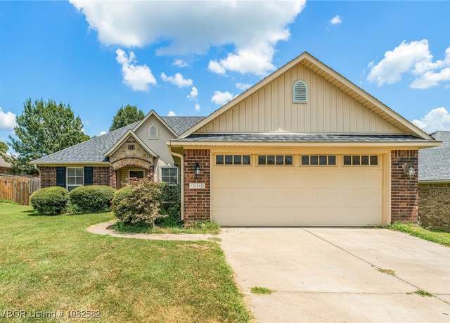 Property at 1046 Maple Ridge Dr, Greenwood, AR 72936, 3 beds, 2 baths
