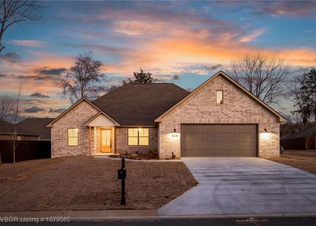 Property at 10217 Tyrrell Ct, Fort Smith, AR 72916, 4 beds, 3 baths