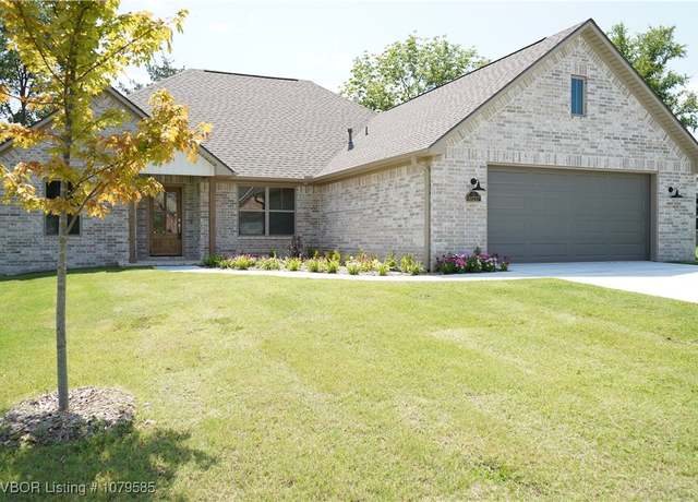 Property at 10217 Tyrrell Ct, Fort Smith, AR 72916, 4 beds, 3 baths
