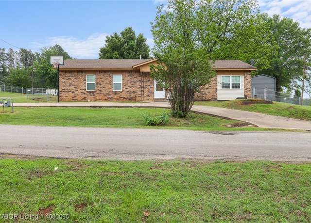 Property at 810 N Louisiana Ave, Panama, OK 74951, 4 beds, 2 baths