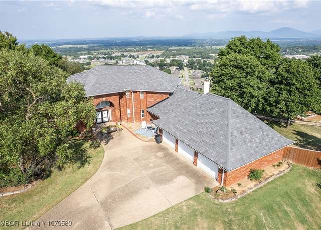 Property at 411 Wincrest Cir, Poteau, OK 74953, 4 beds, 3.5 baths