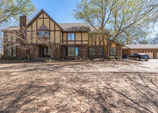 Property at 126 N 66th St, Fort Smith, AR 72903, 6 beds, 6 baths