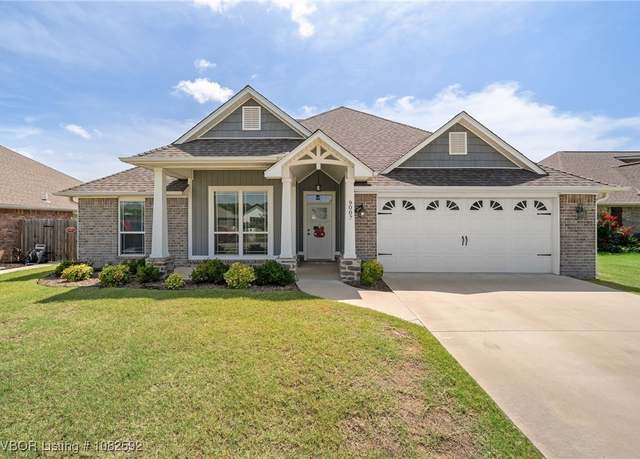 Property at 9007 Hawthorne Ln, Fort Smith, AR 72908, 3 beds, 2 baths