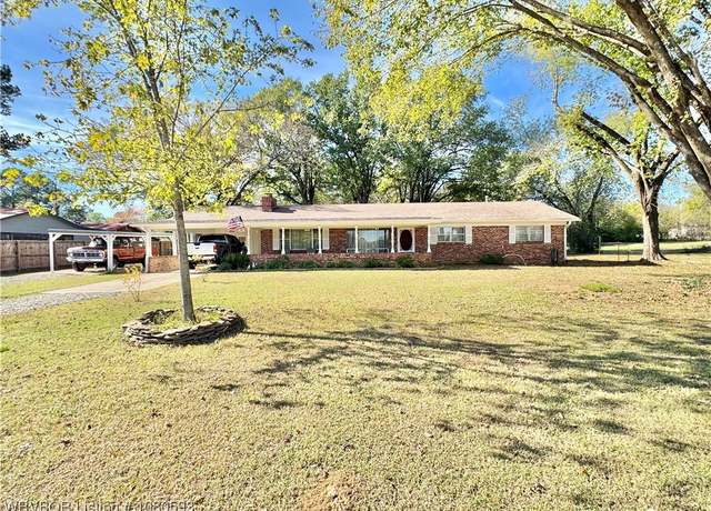 Property at 515 S Coker St, Greenwood, AR 72936, 3 beds, 1.5 baths