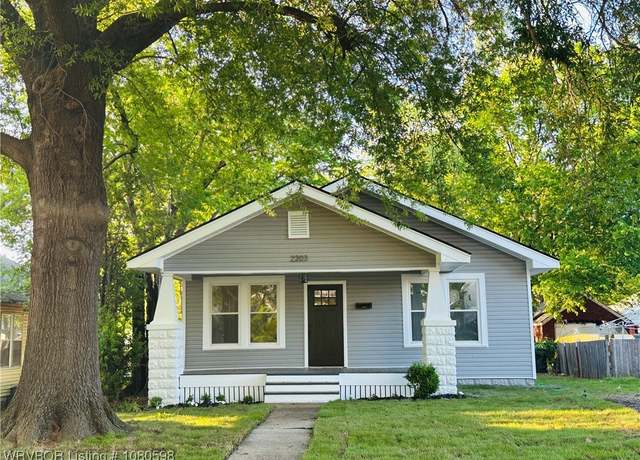 Property at 2203 S M St, Fort Smith, AR 72901, 3 beds, 1 bath