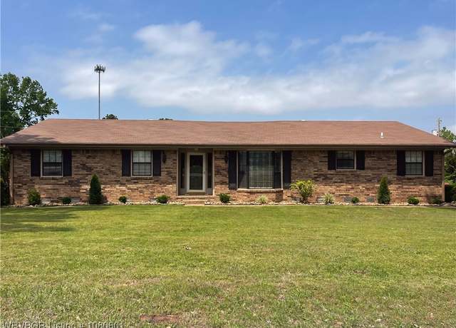Property at 208 K St, Barling, AR 72923, 3 beds, 3 baths