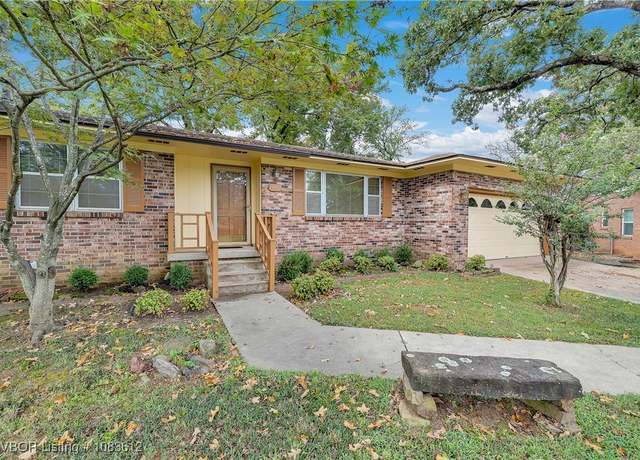 Property at 3900 Fresno St, Fort Smith, AR 72903, 3 beds, 2 baths