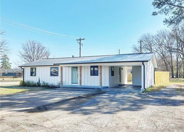 Property at 1001 E 1st St, Heavener, OK 74937, 3 beds, 1 bath