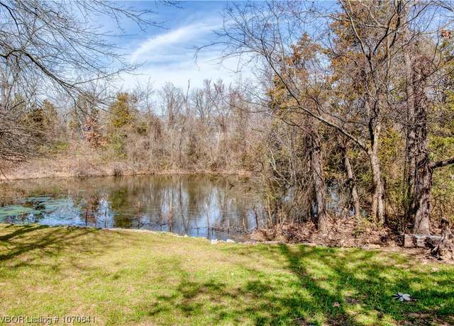 Property at 7215 Kensington Ct, Fort Smith, AR 72903, 5 beds, 4 baths