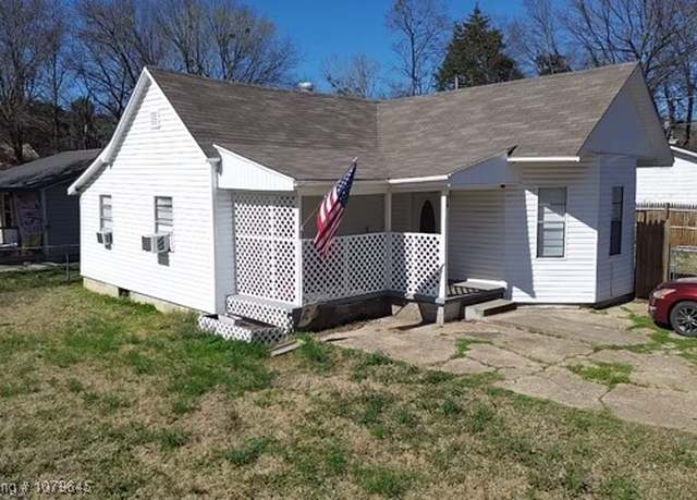 Property at 306 Walter St, Poteau, OK 74953, 2 beds, 1 bath