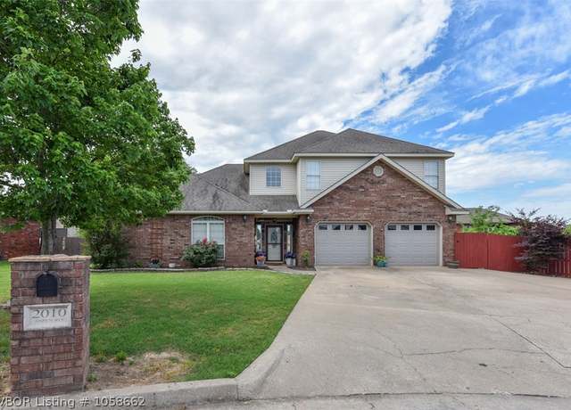 Property at 2010 Aspen, Sallisaw, OK 74955, 5 beds, 2.5 baths