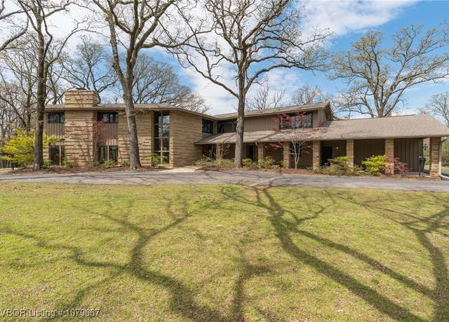 Property at 4 Berry Hill Rd, Fort Smith, AR 72903, 5 beds, 4.5 baths