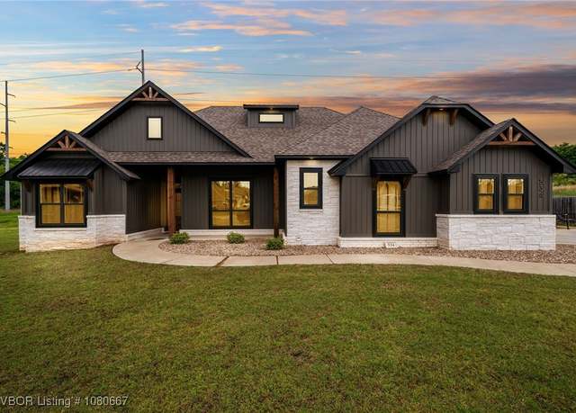Property at 534 Aster St, Van Buren, AR 72956, 4 beds, 2 baths