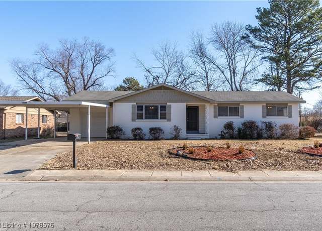 Property at 8205 Hermitage Dr, Fort Smith, AR 72903, 4 beds, 3 baths