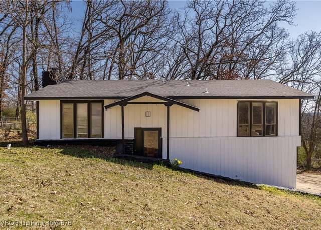 Property at 1106 N 21st St, Van Buren, AR 72956, 4 beds, 2.5 baths