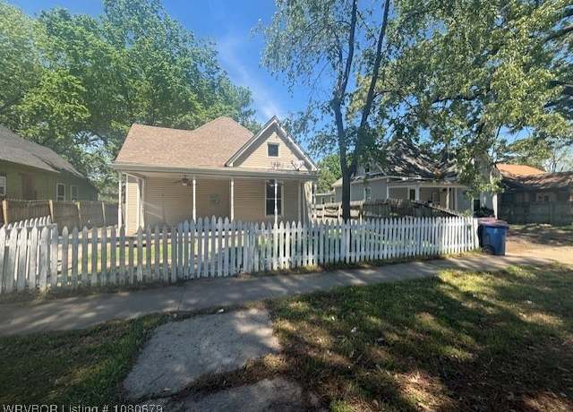 Property at 411 N 21st St, Fort Smith, AR 72901, 4 beds, 2 baths