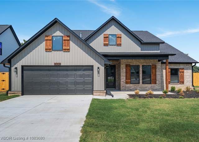 Property at 3009 Fairway Ln, Fort Smith, AR 72908, 4 beds, 2 baths
