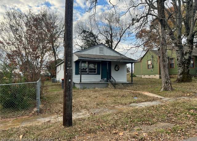 Property at 1205 Main St, Ozark, AR 72949, 3 beds, 1 bath