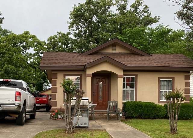 Property at 1015 N 41st St, Fort Smith, AR 72904, 3 beds, 2 baths