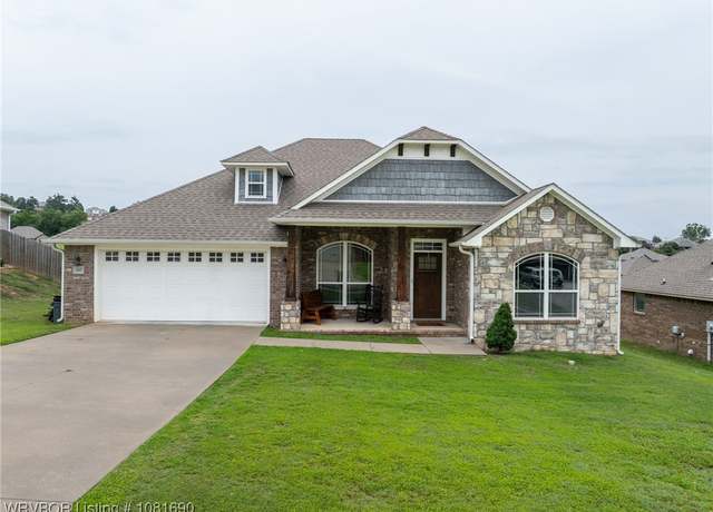 Property at 2207 Lisa Ln, Van Buren, AR 72956, 4 beds, 2 baths