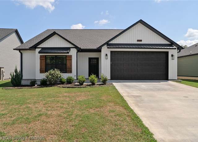 Property at 9109 S 30th St, Fort Smith, AR 72908, 3 beds, 2.5 baths