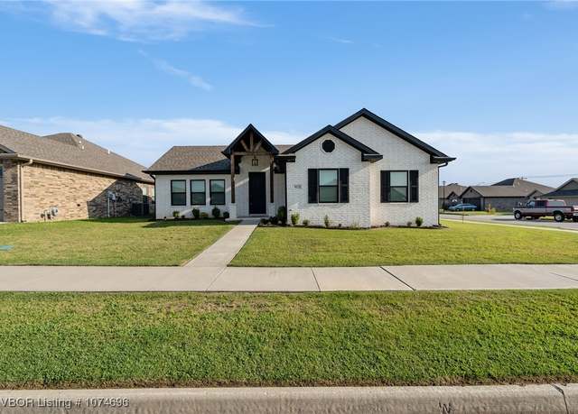 Property at 9121 Mayswood Pl, Fort Smith, AR 72916, 3 beds, 2 baths