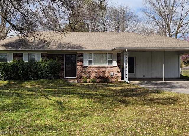 Property at 2504 Main St, Charleston, AR 72933, 3 beds, 1.5 baths