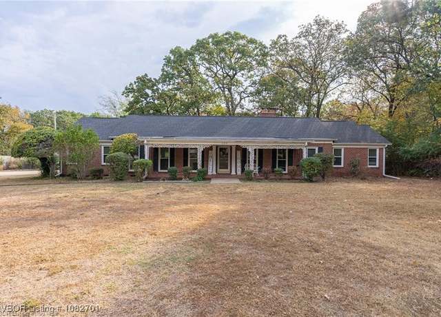 Property at 120 N 39th St, Fort Smith, AR 72903, 4 beds, 3.5 baths