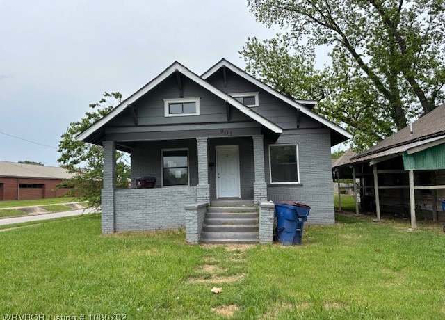 Property at 901 N 16th St, Fort Smith, AR 72901, 3 beds, 2 baths