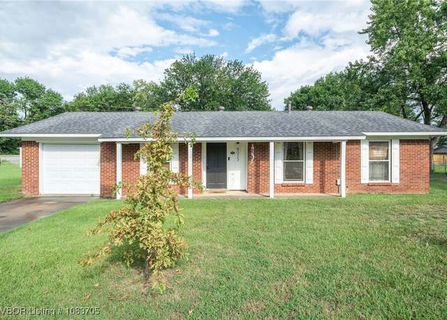 Property at 8023 Colony Ln, Fort Smith, AR 72908, 3 beds, 2 baths
