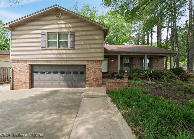 Property at 2800 S 34th St, Fort Smith, AR 72903, 4 beds, 2.5 baths