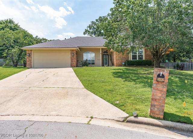 Property at 10116 Hanover Ct, Fort Smith, AR 72908, 3 beds, 2 baths