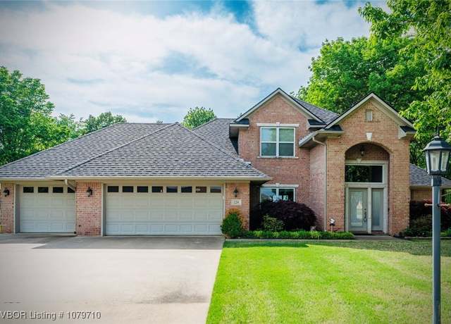 Property at 12200 Stonechase Dr, Fort Smith, AR 72916, 3 beds, 2.5 baths