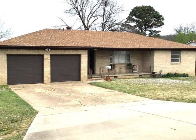 Property at 3211 S 18th St, Fort Smith, AR 72901, 3 beds, 2 baths