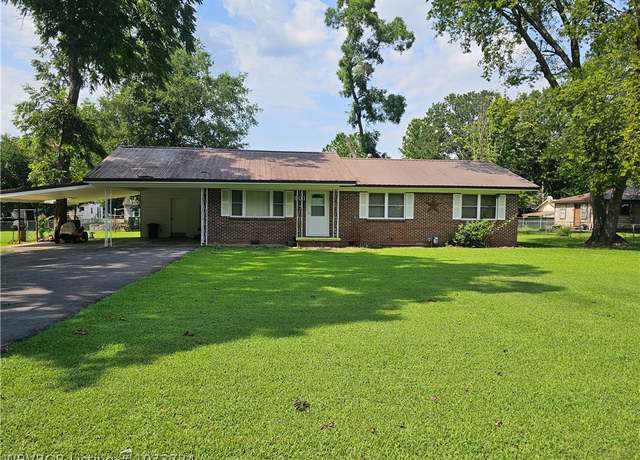 Property at 801 Main St, Paris, AR 72855, 3 beds, 1 bath