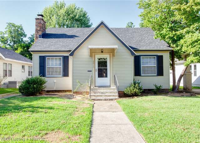 Property at 2017 South M St, Fort Smith, AR 72901, 3 beds, 2 baths