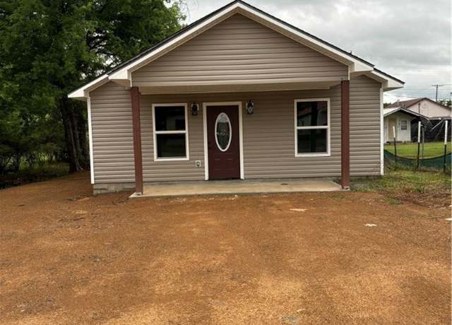 Property at 304 Pearl St, Poteau, OK 74953, 3 beds, 2 baths
