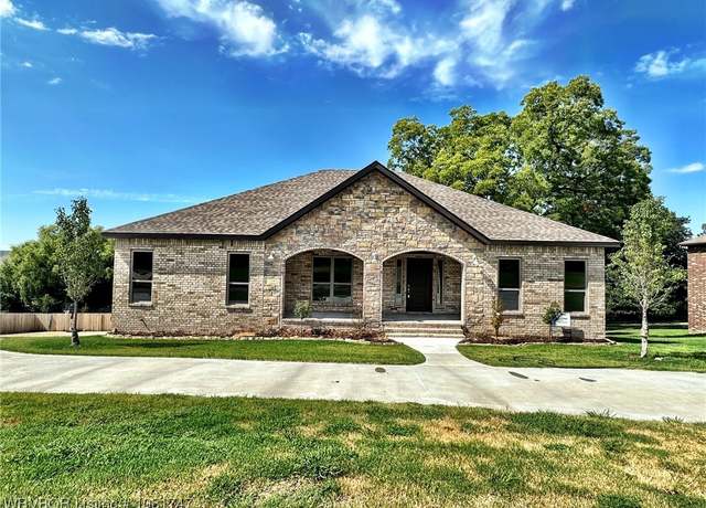 Property at 2060 W Breckenridge St, Sallisaw, OK 74955, 5 beds, 3 baths
