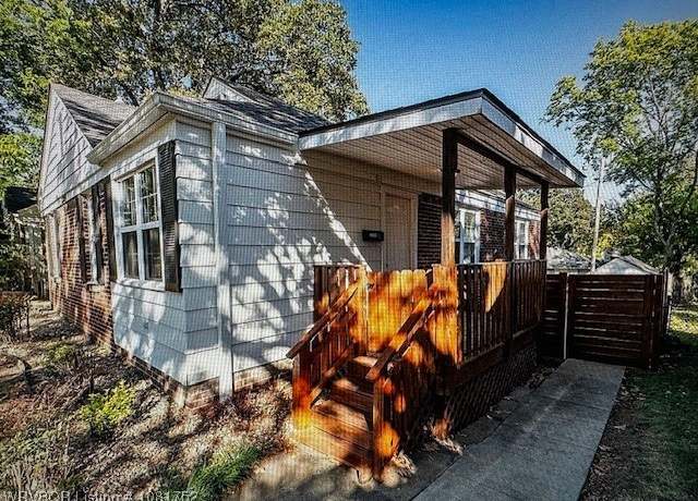 Property at 2209 S S St, Fort Smith, AR 72901, 3 beds, 1.5 baths