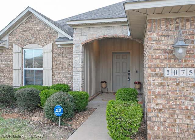 Property at 1075 Maple Ridge Dr, Greenwood, AR 72936, 3 beds, 2 baths