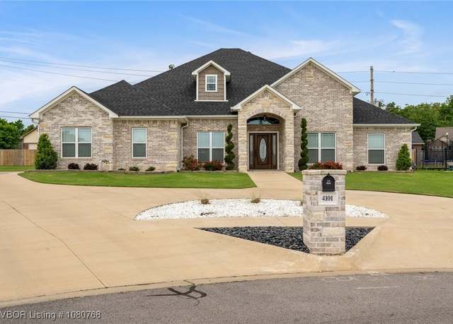Property at 4101 Stonehouse Rd, Fort Smith, AR 72903, 5 beds, 3 baths