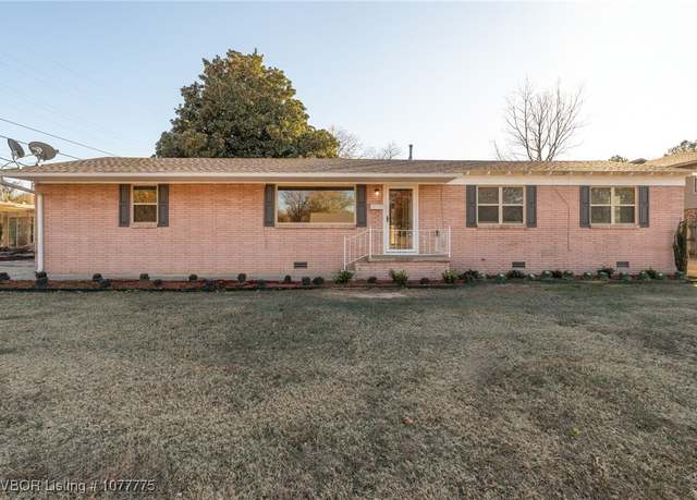 Property at 2120 Phoenix Ave, Fort Smith, AR 72901, 3 beds, 2 baths