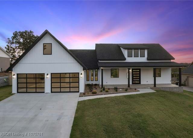 Property at 1717 River Ridge Rd, Van Buren, AR 72956, 4 beds, 2.5 baths